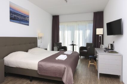 Foto 2 Personen Zimmer Balkon Neu